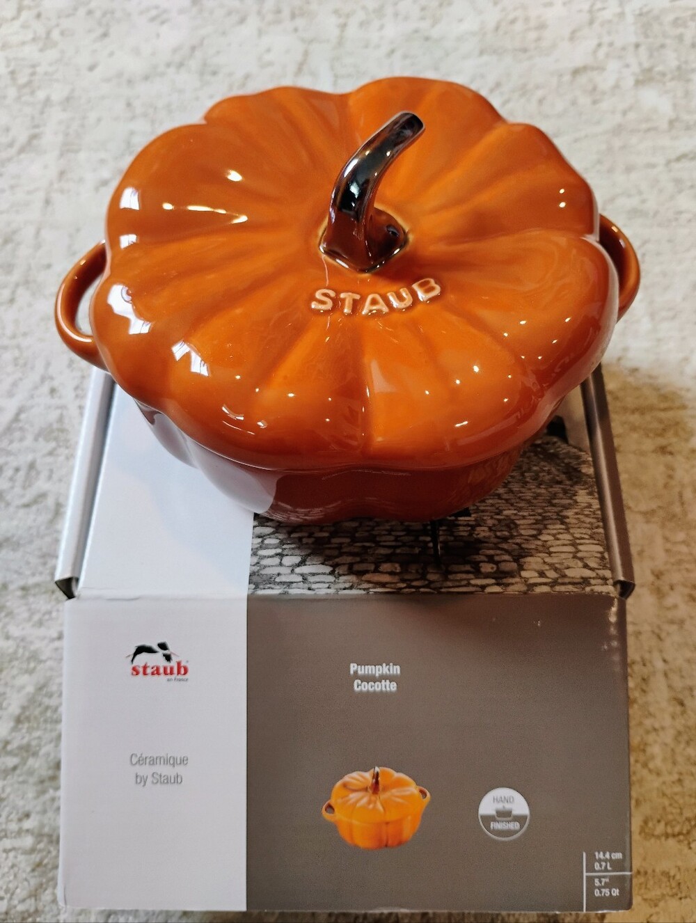 NIB Staub 0.75 Quart Pumpkin Cocotte Cinnamon Ceramic Covered Bowl NEW